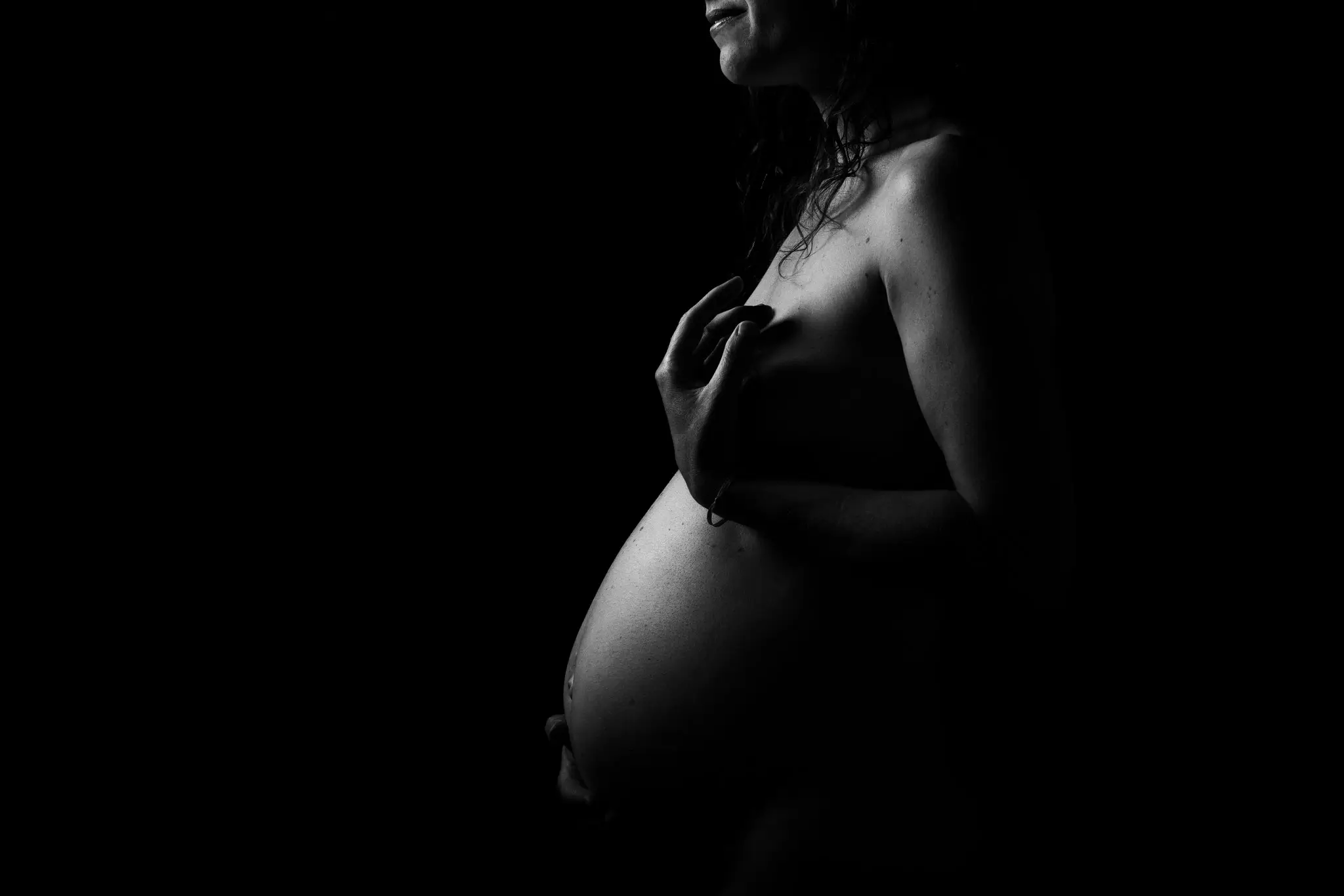 Séance photo grossesse noir et blanc