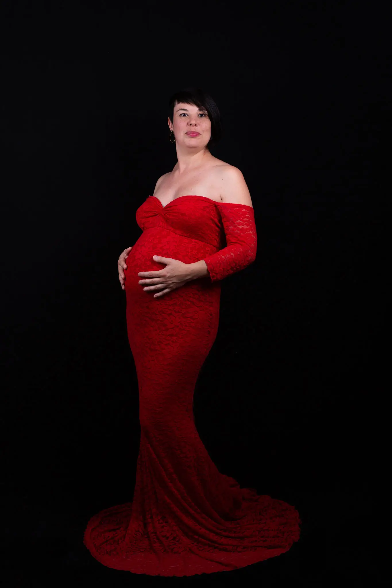 Séance photo grossesse avec robe rouge