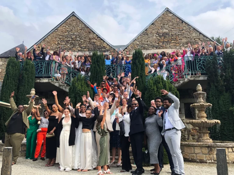 Photo de groupe lors d'un reportage photos de mariage dans le Morbihan.