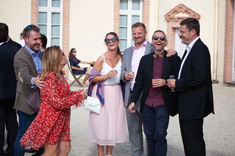 Photos prise sur le vif pendant le vin d'honneur lors d'un reportage photos de mariage à Guidel.